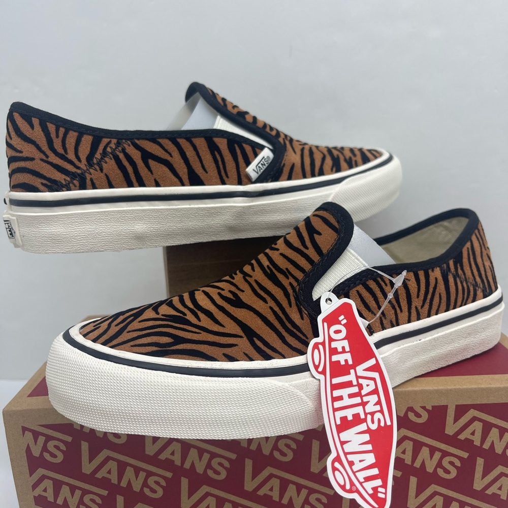 Vans Women’s Slip-On Sf
(Animal Stripes) Black/Marshmallow Sneakers
VN0A5HYQ9ZY - Picture 13 of 16